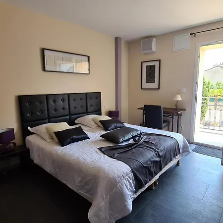 Alysa Hotel Parthenay Exterior photo